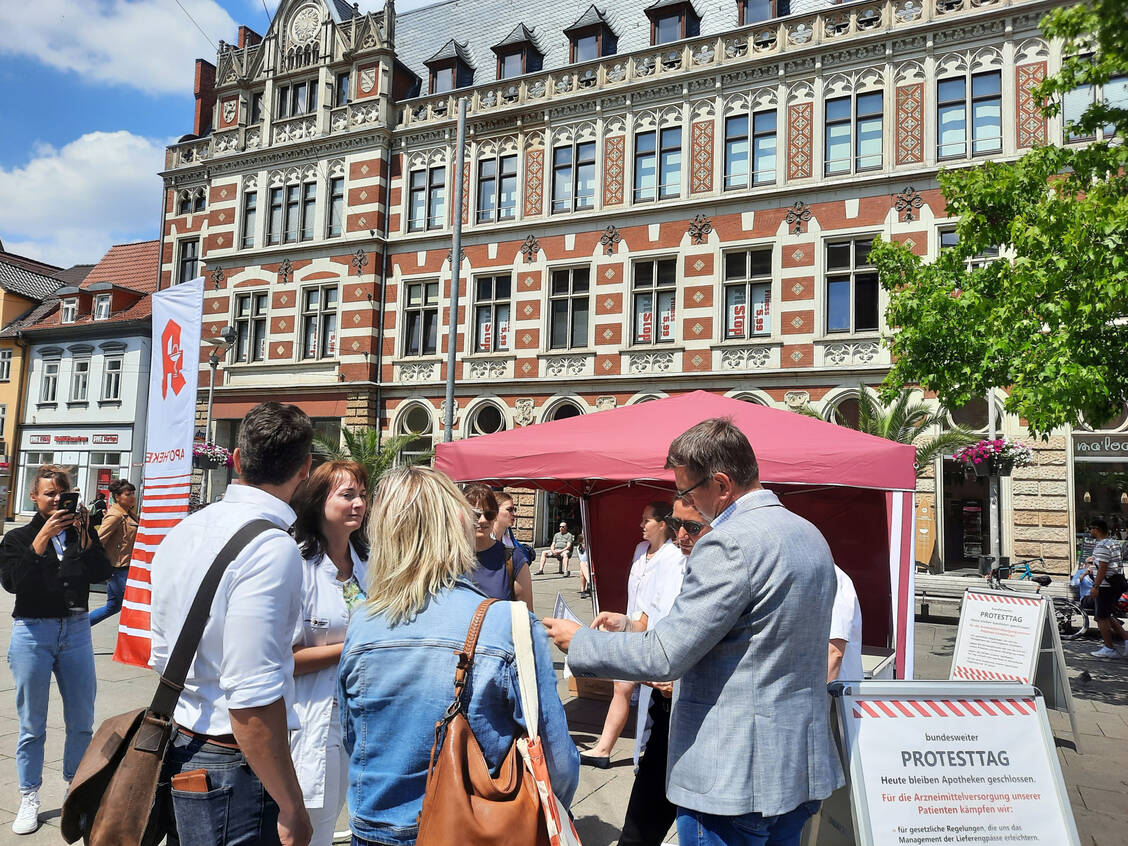Bereits am bundesweiten Protesttag am 14. Juni protestierten die Thüringer Pharmazeuten in der Erfurter Innenstadt und klärten die Bürger über die Lage der Apotheken auf. / Foto: PZ/Christina Hohmann-Jeddi