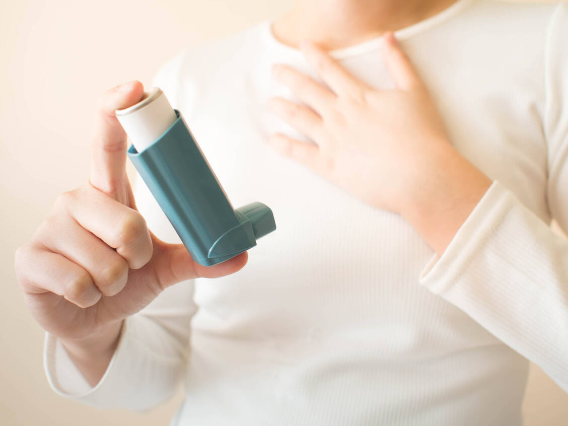 Sandoz will sich aus der Produktion Salbutamol-haltiger Asthma-Notfallsprays zurückziehen. / © Adobe Stock/Orawan