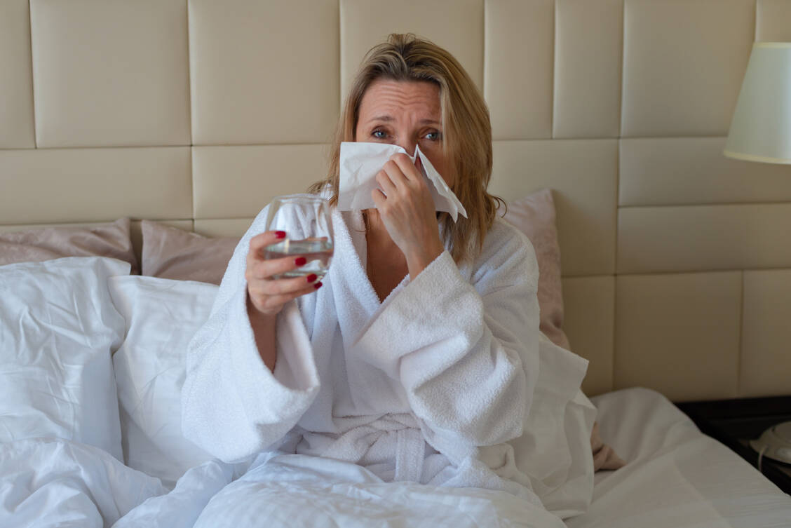Die Menopause ist einer Studie zufolge auch mit einem Rückgang der Infektabwehr bei Frauen verbunden. Eine Hormonersatztherapie scheint wichtige Aspekte der Immungesundheit wiederherstellen zu können. / © Adobe Stock/mdbildes