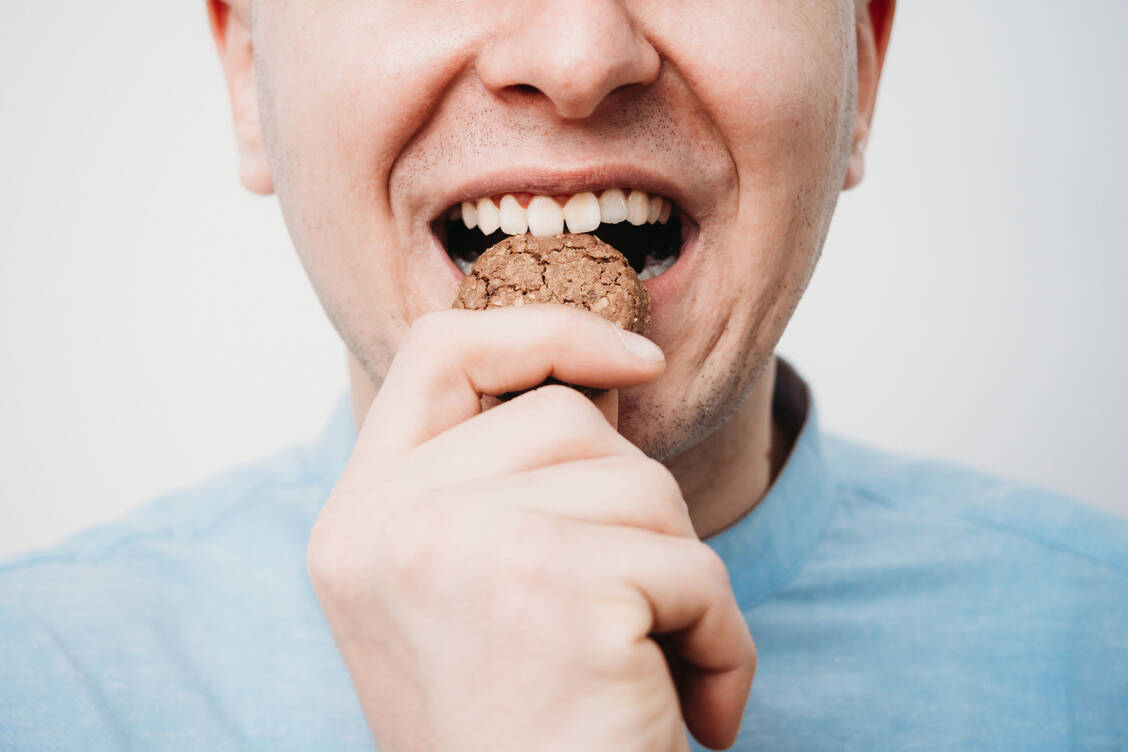 Kekse essen für die Wissenschaft konnten die Teilenehmenden einer »Proof of Principle«-Studie zu Zöliakie.  / Foto: Getty Images/Haris Mulaosmanovic/500px
