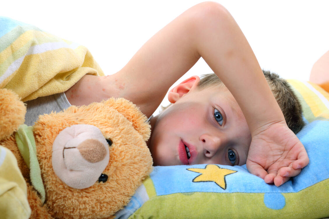 Nicht bei jeder Erkrankung brauchen Kinder Antibiotika; oft reichen unterstützende Maßnahmen zum Gesundwerden. / Foto: Adobe Stock/sabine hürdler