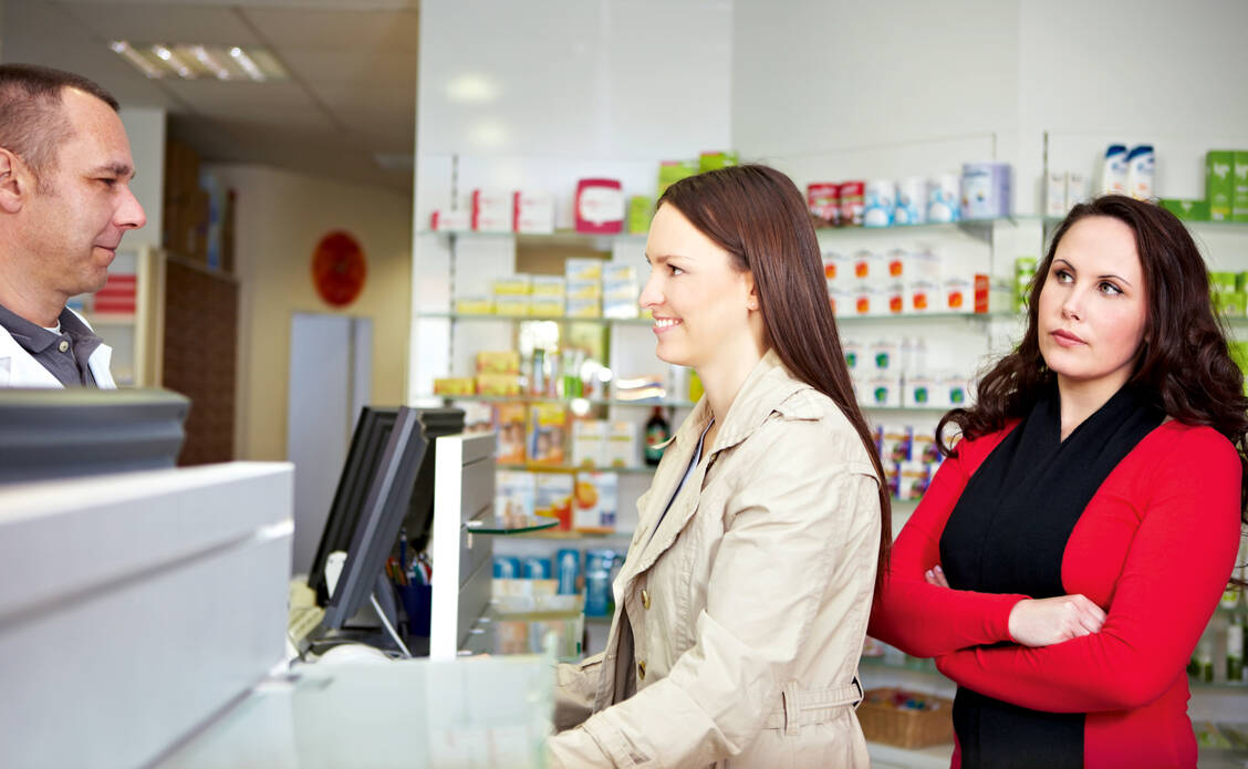 Mehr Beratung, mehr pharmazeutische Dienstleistungen: Das wollen die Apotheker gesetzlich verankern. / Foto: Fotolia/Robert Kneschke