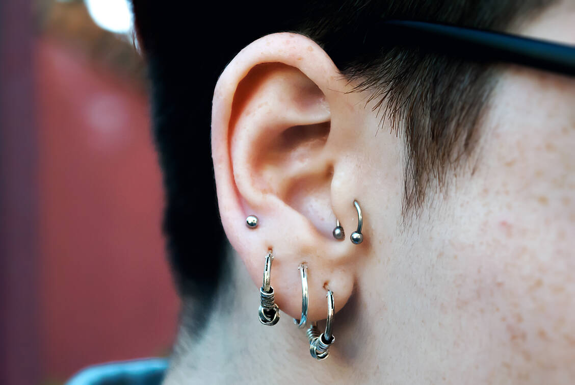 HNO-Ärzte berichten, dass immer öfter Piercings Ursache für Infektionen am Ohr sind. / Foto: Adobe Stock/lpictures