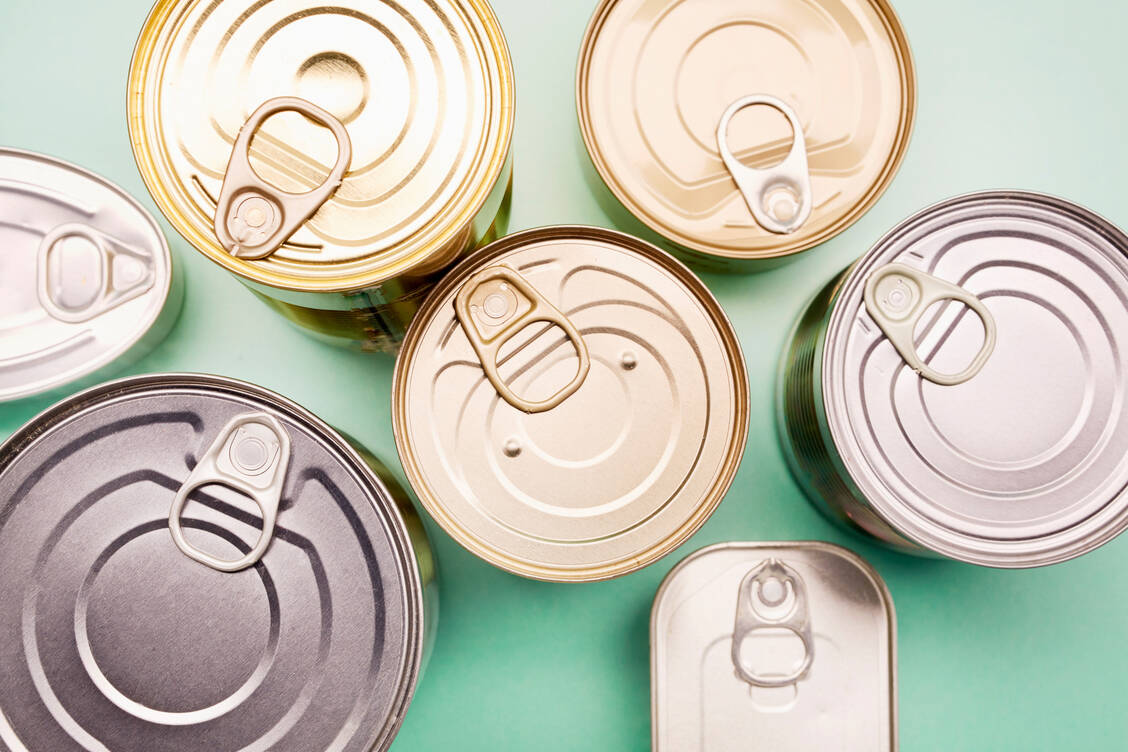 Bisphenol A kommt wohl vor allem durch den Lack in die Dosen. / © Getty Images/the_burtons
