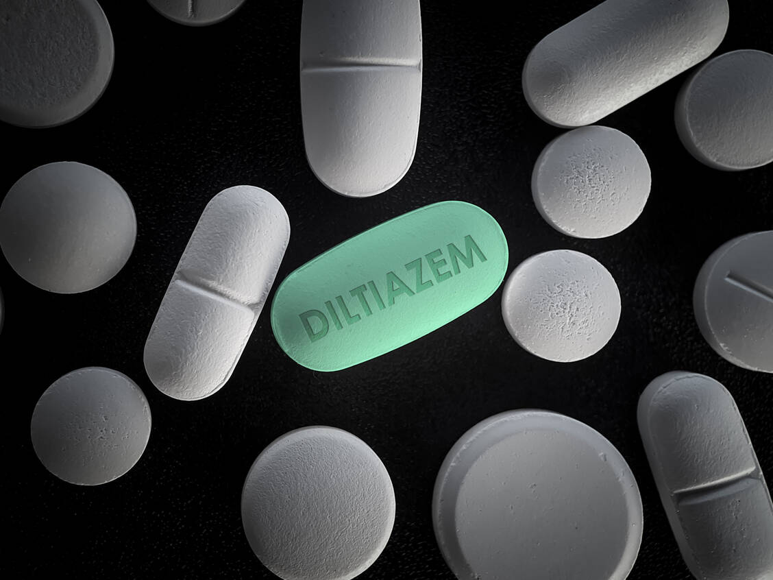 Bei Vorhofflimmern werden zur Schlaganfallprophylaxe oft Antikoagulanzien aus der Gruppe der Faktor-Xa-Hemmer angewendet. Um die ventrikuläre Schlagfrequenz bei Herzrhythmusstörungen zu reduzieren, sind zudem auch Betablocker oder der Calciumkanalblocker Diltiazem im Einsatz. / Foto: Adobe Stock/Soni's