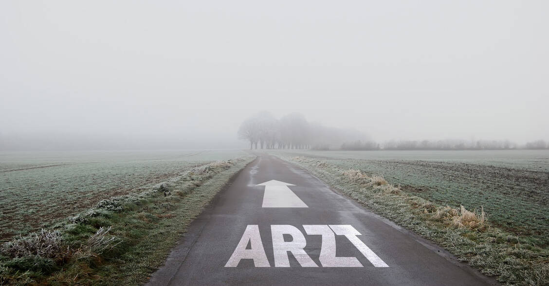 Ärzte sollen zur Niederlassung in den ländlichen Raum bewegt werden. Nordrhein-Westfalen führt dazu die Landarztquote im Medizinstudium ein, Bayern und Niedersachsen setzen stattdessen auf Stipendien.  / Foto: Fotolia/Thomas Reimer