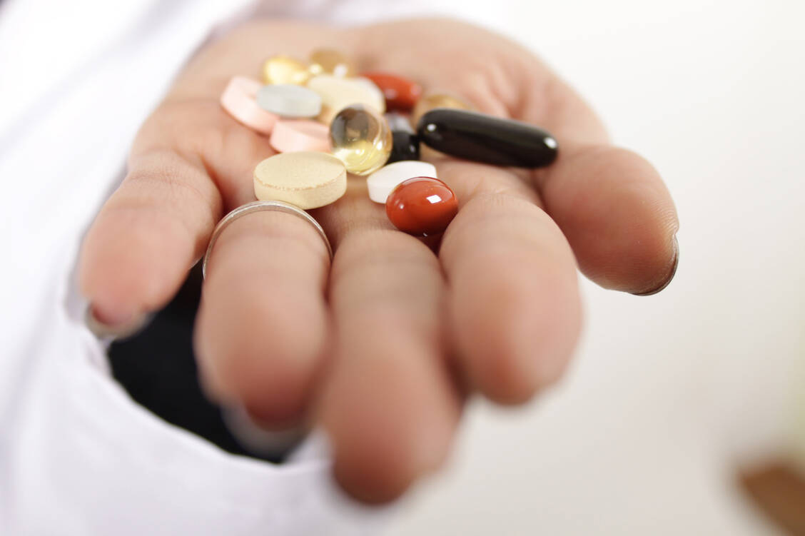 Beim Medikationsmanagement und bei der Therapiesicherheit sind Apotheker besonders gefragt. Darauf weist der Weltapothekerverband in seinem Motto zum Welt-Apotheker-Tage am 23.September hin.  / Foto: Fotolia/Schulz-Design