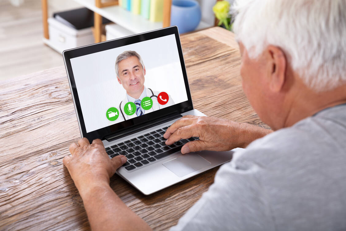 Zava setzt auf bestimmte Indikationen und auf Fragebögen bei der Konsultation mit den Ärzten. Eine Kontakt mit dem Arzt per Video-Konferenz ist nicht vorgesehen.  / Foto: Symbolbild - Shutterstock/Andrey_Popov