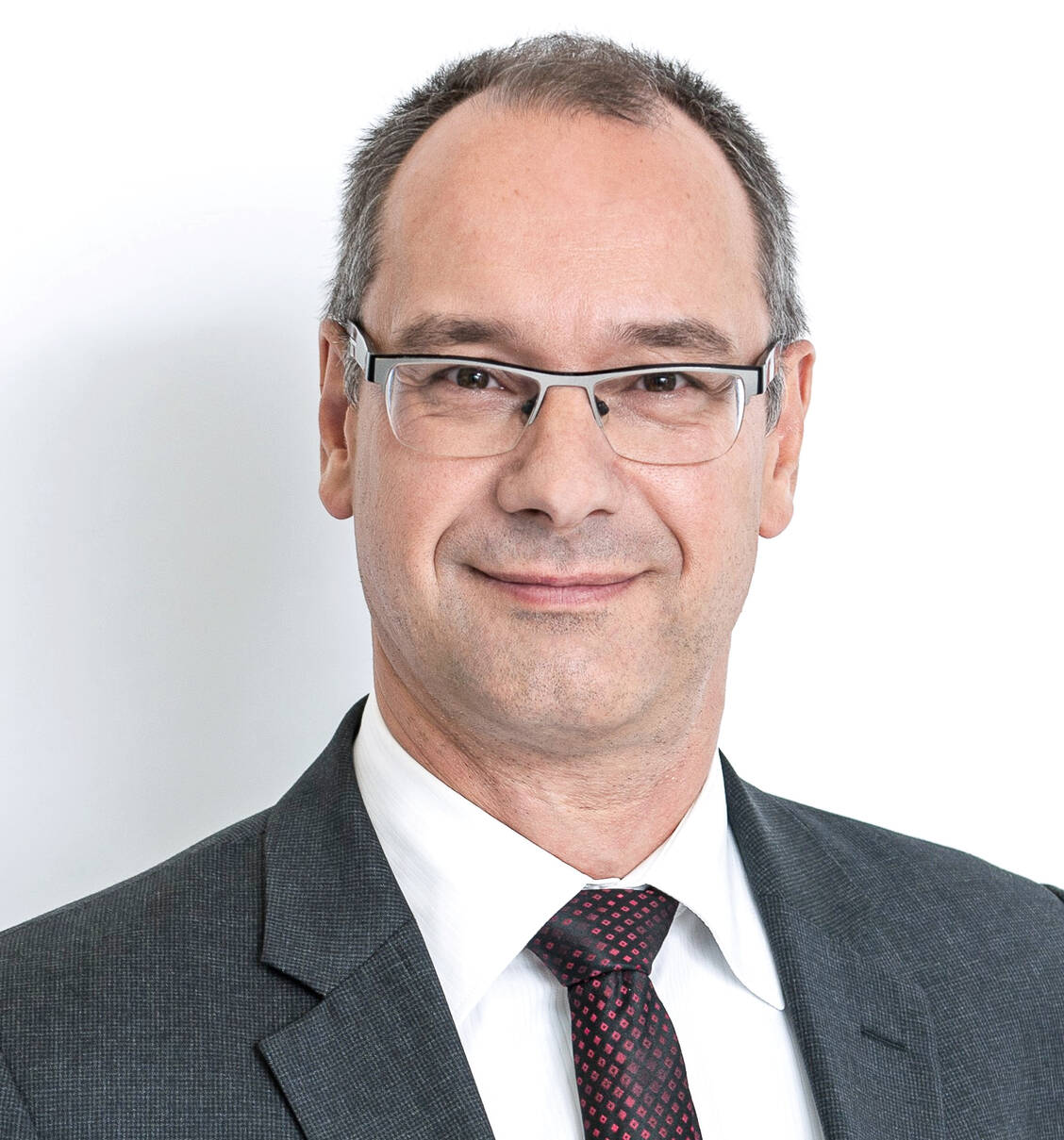 Derzeit läuft ARMIN noch als Modellprojekt. Stefan Fink wünscht sich von der Politik jetzt möglichst rasch eine gesetzliche Grundlage, um das Konzept in die Regelversorgung zu überführen. / Foto: ABDA/Peter van Heesen