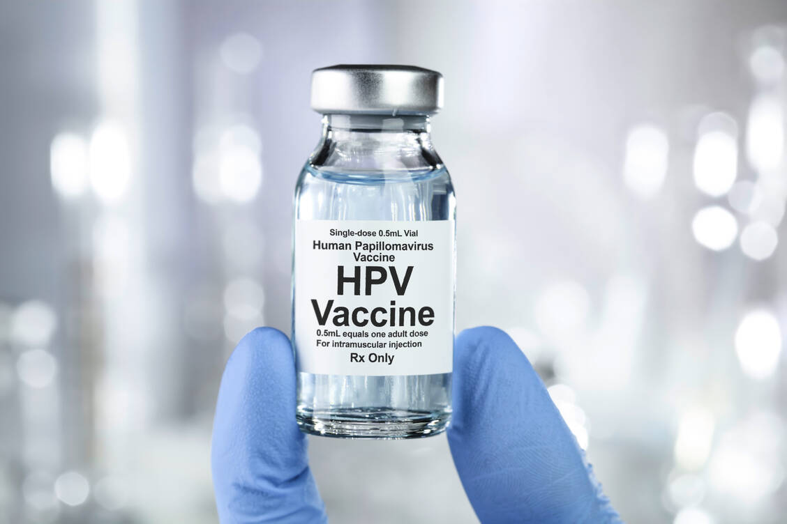 Als effektivste Maßnahme gegen HPV-Infektionen gilt die prophylaktische Schutzimpfung. / Foto: Adobe Stock/Leigh Prather
