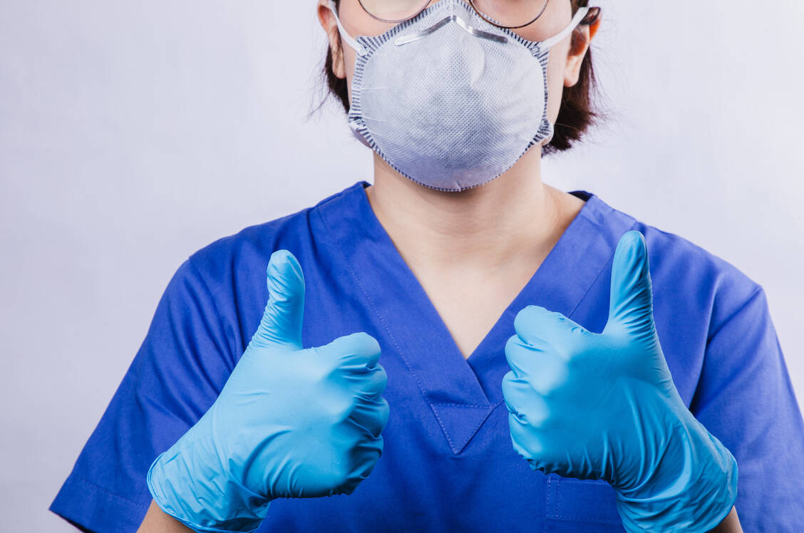 Viel Lob gab es für die ersten Daten, die Biontech und Pfizer am Montag veröffentlicht haben, doch sind noch einige Fragen offen. / Foto: Getty Images/Kilito Chan