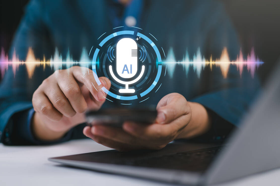 KI könnte zukünftig bei der Früherkennung von Demenzerkrankungen unterstützen. / © Shutterstock/mayam_studio
