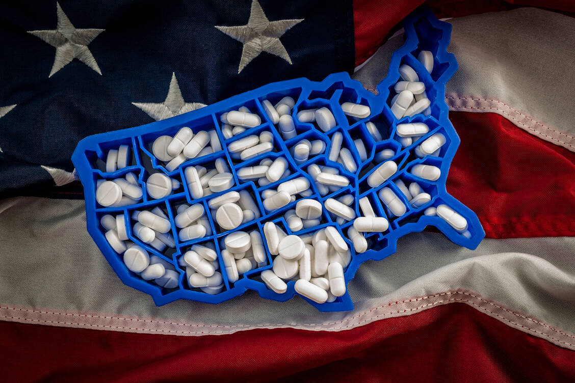 Massenweise wurden in den USA seit den 1990er-Jahren verordnet. Bekommen die mittlerweile süchtigen Patienten kein Rezept mehr, besorgen sie sich Heroin und andere Opioide vom Schwarzmarkt. / Foto: Getty Images/Moussa81