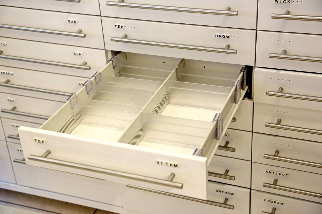 Arzneimittel nicht lieferbar: Um das Problem der Lieferengpässe anzugehen, fordert die AOK Baden-Württtemberg mehr Transparenz bei den Lieferketten sowie den Lagerkapazitäten von Großhandel und Apotheken. / Foto: PZ/Alois Müller