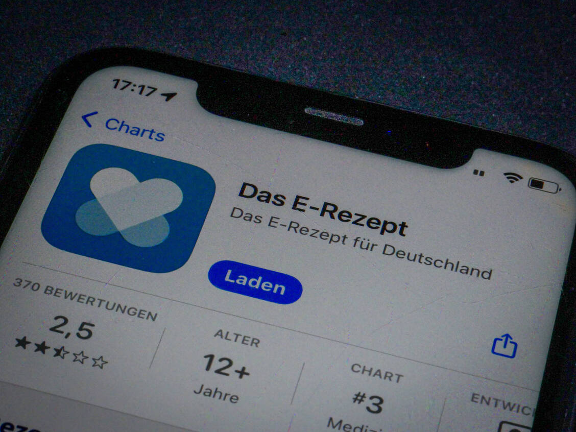 Die E-Rezept App der Gematik enthält eine neue Funktion.  / © IMAGO/Rüdiger Wölk