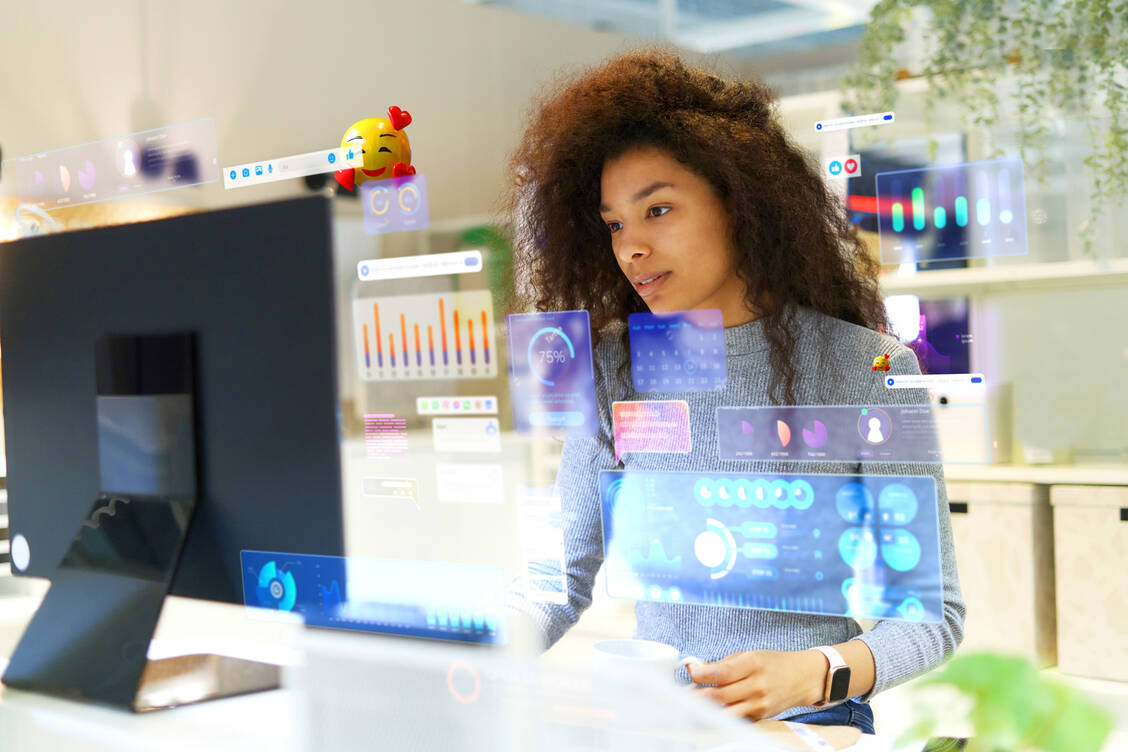 Damit sich der Aufwand lohnt (und in Grenzen hält), sollten Apotheken sich genau überlegen, was und wen sie auf Social Media erreichen wollen. / © Getty Images/Andriy Onufriyenko