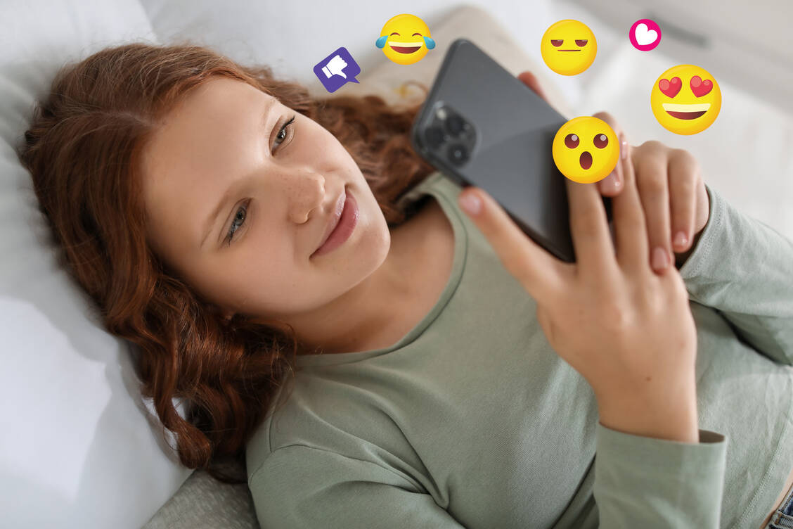 Mimik ist grundlegend für menschliche soziale Interaktion. Doch inzwischen reichen dem Gehirn Emojis als Stellvertreter für Gesichtsausdrücke. / © Shutterstock/New Africa