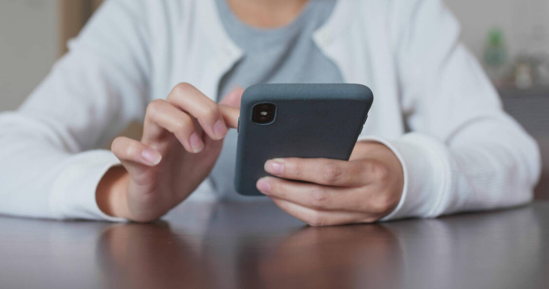 Ein Smartphone wird erst durch Apps nutzbar – eine Parallele zur mRNA-Therapie, für deren künftigen Erfolg das präzise Targeting entscheidend sein wird. / © Imago Images/Panthermedia
