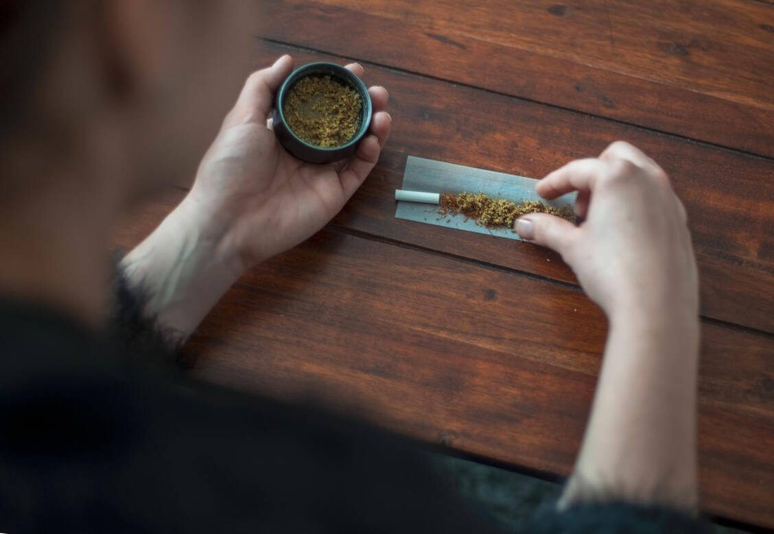 Im Rahmen eines Pilotprojektes ist Genusscannabis bald für einige ausgewählte Personen in Baseler Apotheken verfügbar. / Foto: imago images/photothek