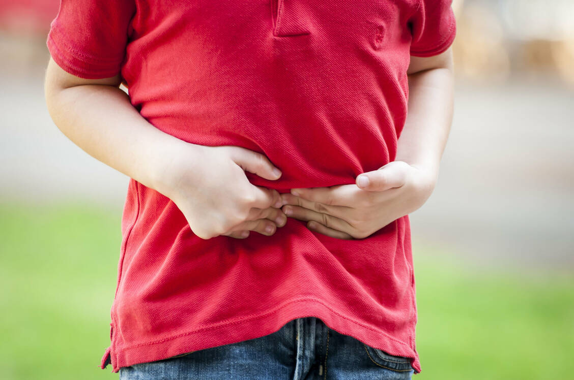 Eine entzündete Leber verursacht zunächst oft keine Symptome. Bei den nun untersuchten Hepatitisfällen waren die häufigsten Symptome Gelbsucht, Erbrechen, entfärbter Stuhl, Durchfall und Übelkeit. / Foto: Adobe Stock/Roman Yanushevsky