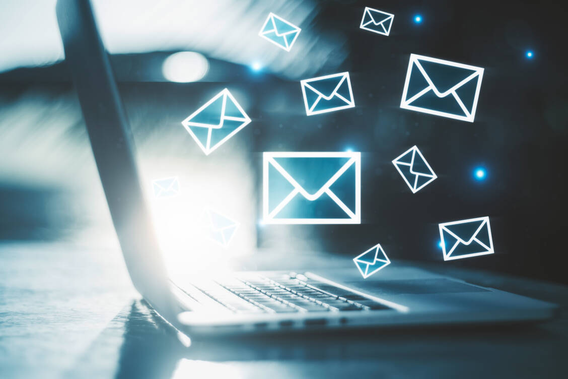 Marketingexperten sind sich einig, dass mittlerweile auch im Apothekensektor eine digitale Kundenpflege etabliert sein sollte. Wer hier zu spät kommt, läuft Gefahr, abgehängt zu werden. / Foto: Adobe Stock/peshkov