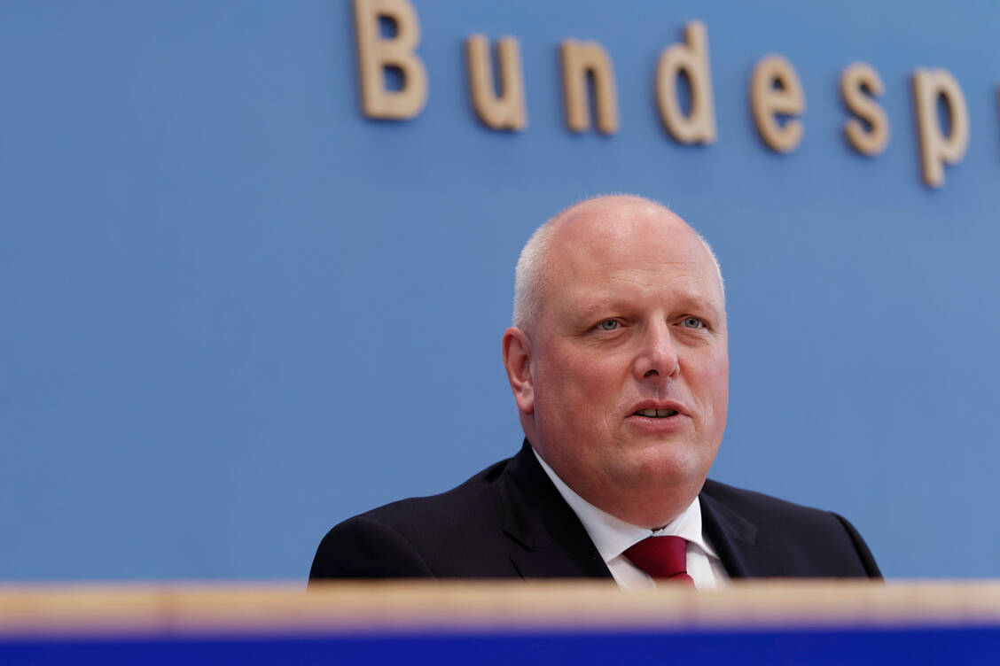 Professor Ulrich Kelber, der Bundesbeauftragte für den Datenschutz, kritisiert das PDSG in der Bundespressekonferenz scharf (Archivbild). / Foto: imago images/Jürgen Heinrich