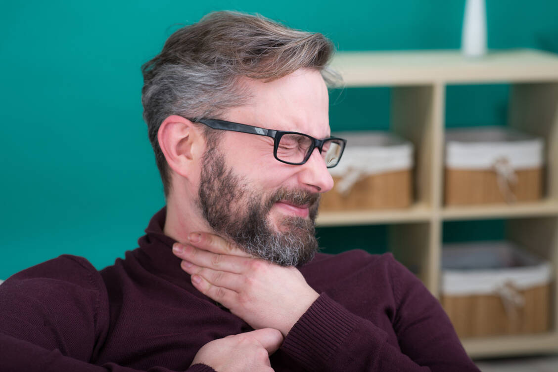 Eine Mandelentzündung wird meist viral ausgelöst, doch auch Streptokokken können hier beteiligt sein. / Foto: Adobe Stock/Racle Fotodesign
