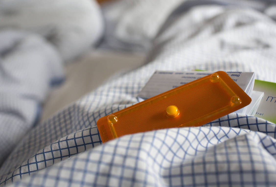 Levonorgestrel ist weltweit das am häufigsten genutzte Notfallkontrazeptivum. Markennamen sind »PiDaNa«, »Plan B« oder »Next Choice«. / © Imago/photothek