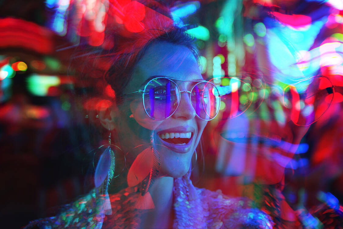 Nach der Einnahme von LSD berichteten die meisten Menschen von einer schärferen Wahrnehmung in der Außenwelt und im Inneren, also auch bei Gefühlen. In Eigenregie ist ein »Trip« jedoch nicht empfehlenswert. / Foto: Getty Images/Jun