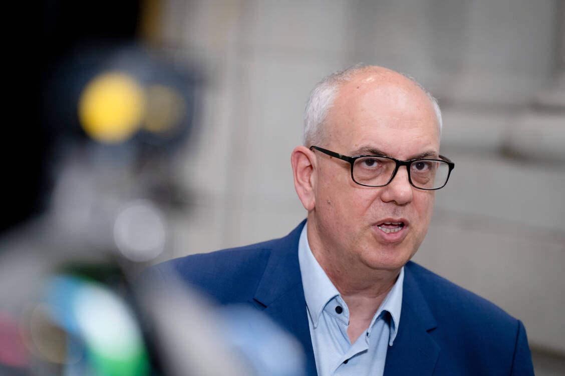 »Ich werde sehr dafür plädieren, dass wir uns nicht mit einer halbgaren Lösung zufriedengeben«, so Bremens Regierungschef Andreas Bovenschulte (SPD) in Berlin. Bovenschulte ist derzeit auch Bundesratspräsident. / © Imago/Bernd Elmenthaler