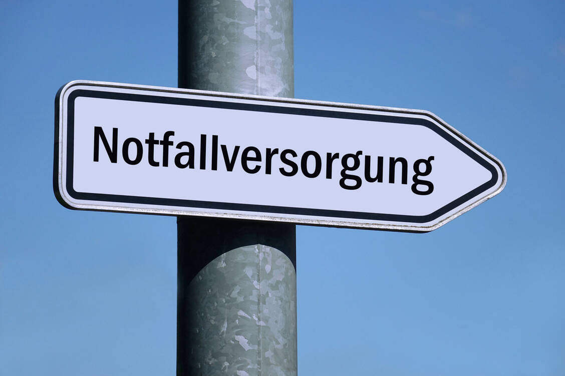 Mit den Plänen zur Notfallreform soll Ärzten in Notfallpraxen auch die Abgabe von Medikamenten erlaubt werden. Die ABDA hält dies für unnötig. / © Imago/Steinach