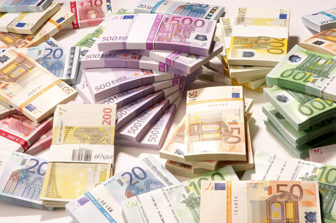 Positives Finanzergebnis: Waren die Kassen 2015 noch im Minus, so erwirtschaften sie nun seit drei Jahren in Folge schwarze Zahlen. / Foto: Fotolia/Pfluegl