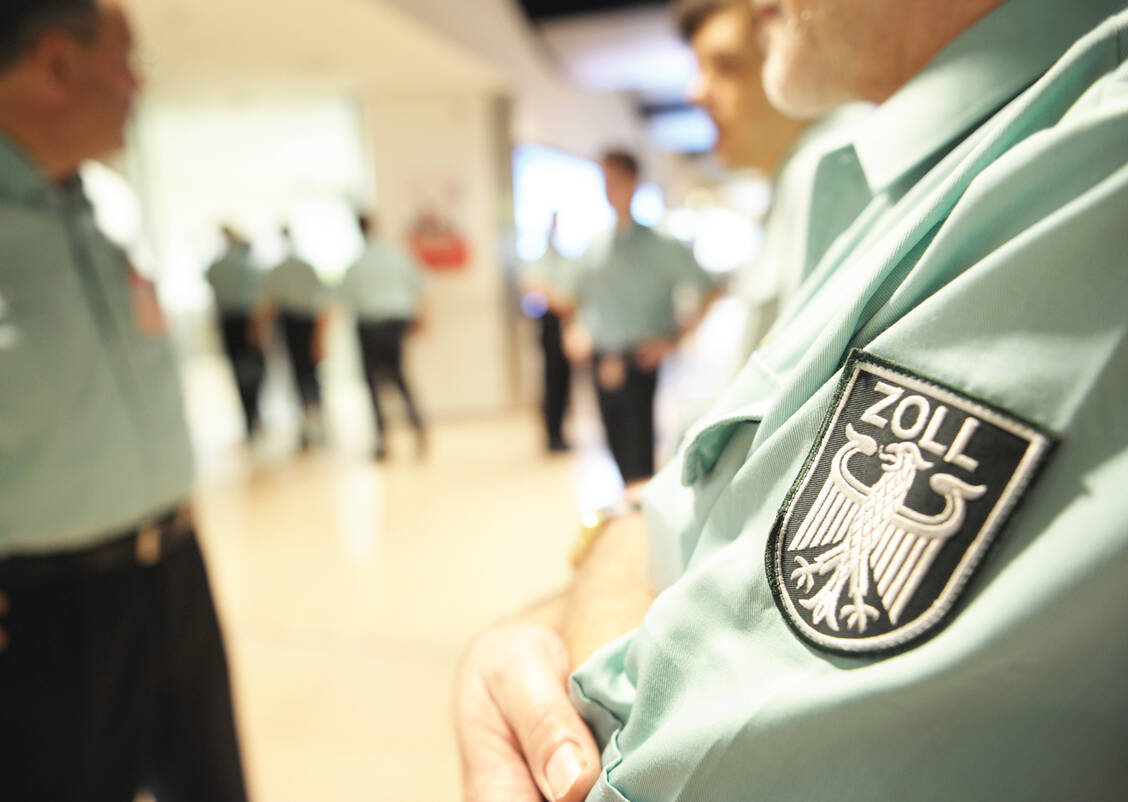 Durch einen Tipp der spanischen Behörden kam der deutsche Zoll einem Mann auf die Spur, der verschreibungspflichtige Arzneien illegal über das Internet verkauft haben soll. / Foto: dpa