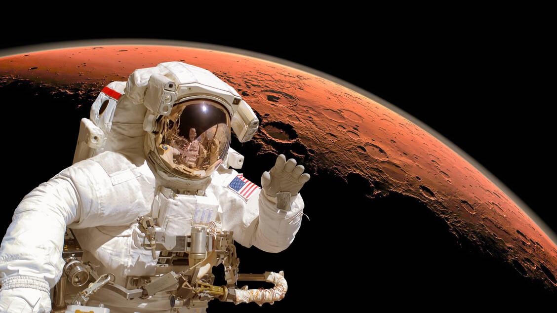 Eine Studie hat untersucht, wie viele Präparate der ISS-Arzneimitteliste bei einer langen Mars-Mission verfallen würden.  / © Adobe Stock/Delphotostock