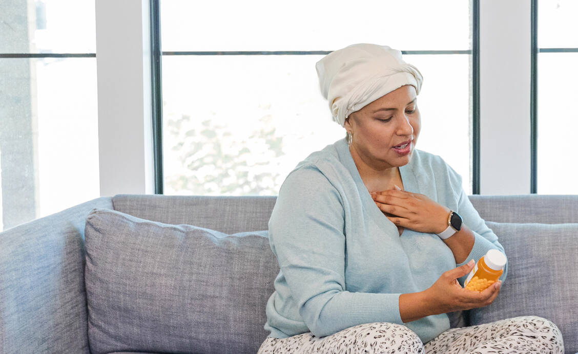 Viele Krebspatienten interessieren sich für Nahrungsergänzungsmittel. Eine gute Beratung soll auch verhindern, dass die Patienten sich selbst schaden. / © Getty Images/SDI Productions
