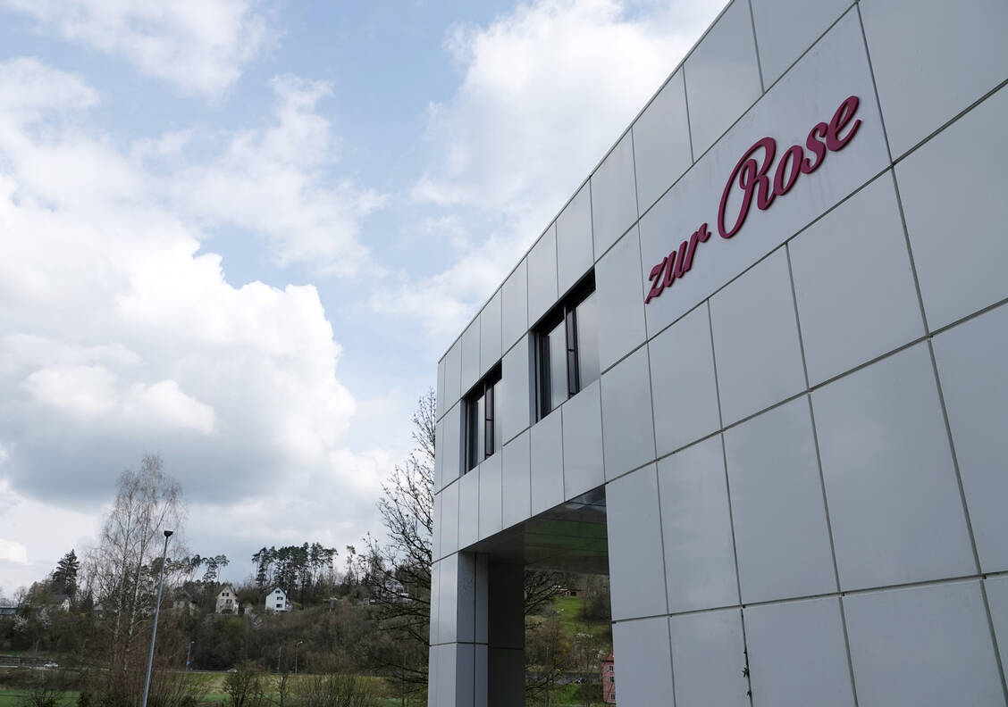 Für den Weg in die digitale Zukunft sieht sich die Schweizer Zur-Rose-Gruppe mit Sitz in Frauenfeld gut gerüstet.  / Foto: picture alliance/Christiane Oelrich/dpa