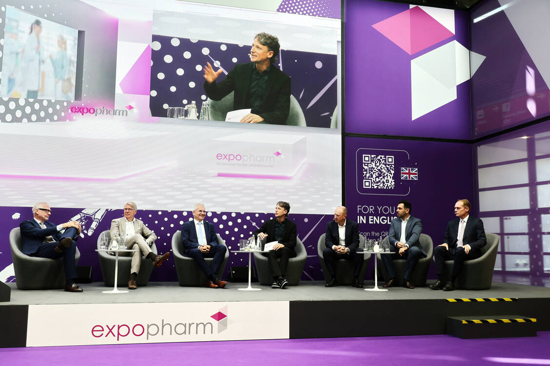 Zur Expopharm-Eröffnung standen bei der Diskussionsrunde Versandhandel, Lieferketten und die Resilienz der Versorgung auf dem Plan. / © PZ/Alois Müller
