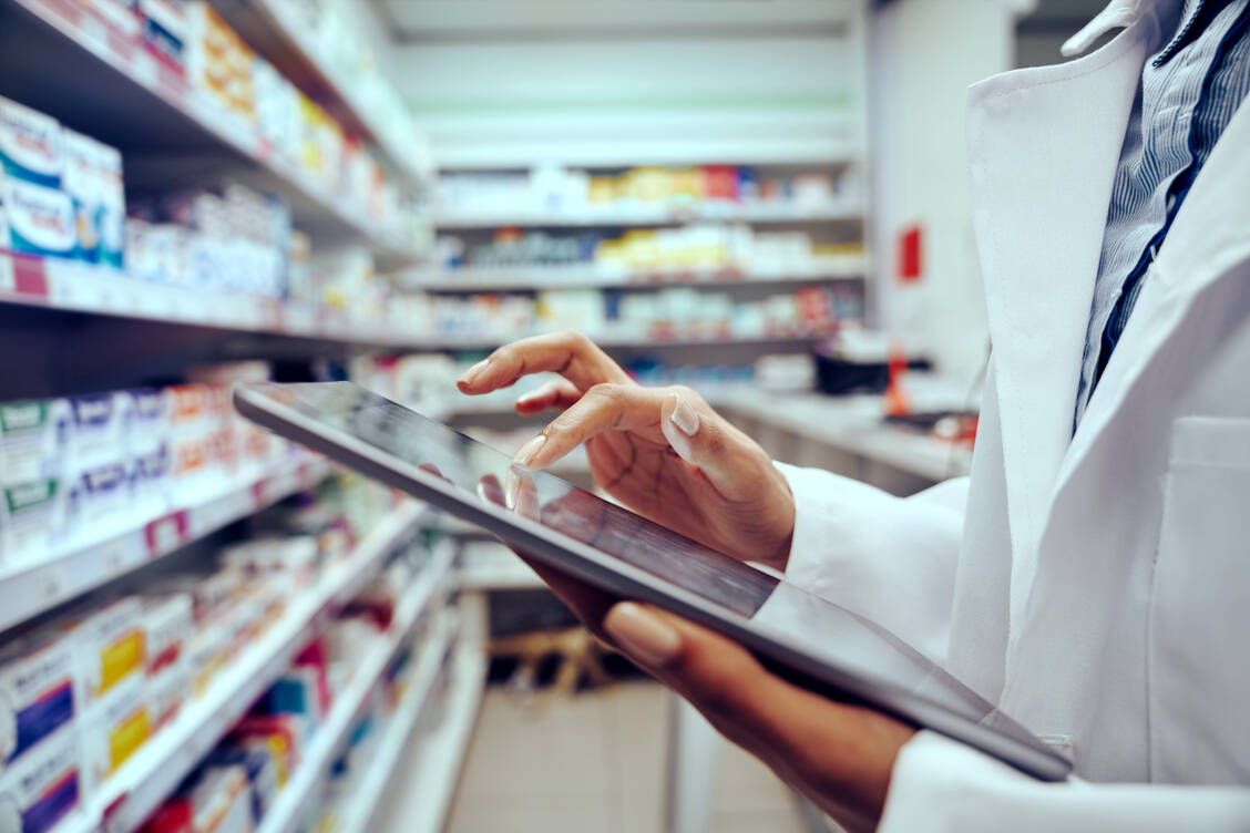 Mithilfe digitaler Beipackzettel lassen sich Medikamente besser über die EU-Grenzen hinweg austauschen. Allerdings müssen die Packungsbeilagen dafür standardisiert sein. / Foto: Adobe Stock/StratfordProductions