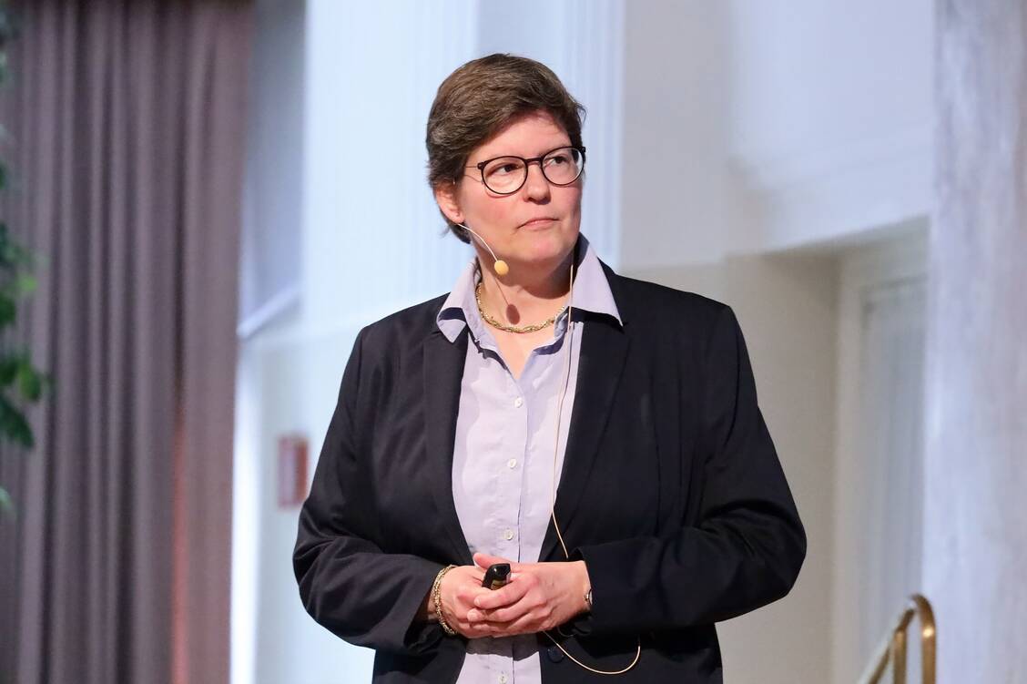 Die Krankenhausapothekerin Edith Bennack berichtete, welche Antibiotika bei unkomplizierten Harnwegsinfekten derzeit als besonders wirksam und sicher gelten. / Foto: PZ/Alois Müller