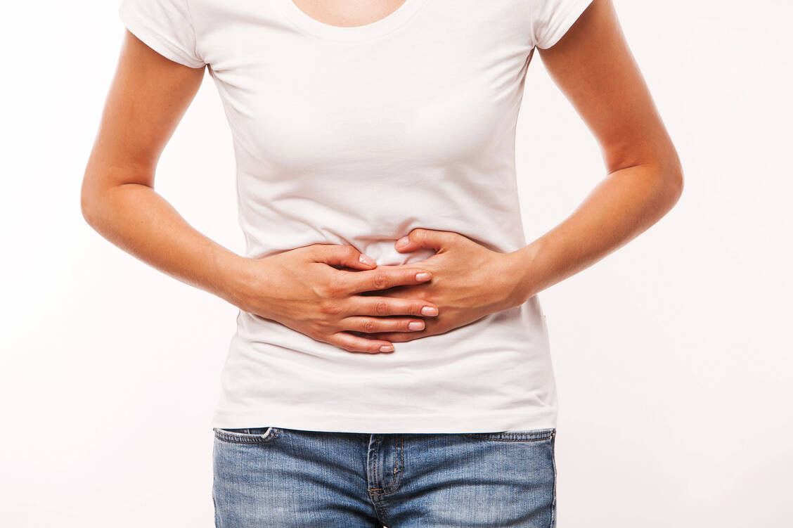 Colitis ulcerosa ist eine chronisch-entzündliche Darmerkrankung, die durch eine Entzündung der Schleimhaut des Dick- und Enddarms gekennzeichnet ist. Diarrhöen, Stuhldrang und rektaler Blutabgang sind die Leitsymptome der Erkrankung. Der klinische Verlauf ist meist von einem Wechsel akuter Krankheits- und Remissionsphasen charakterisiert. / Foto: Fotolia/milazvereva