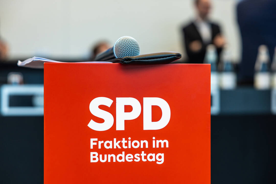 Das Strategiepapier mit dem Titel »Für einen gerechten Aufbruch in Deutschland. Für eine starke Sozialdemokratie« wurde am Montag von der SPD-Fraktion verabschiedet. / © Imago/Achille Abboud
