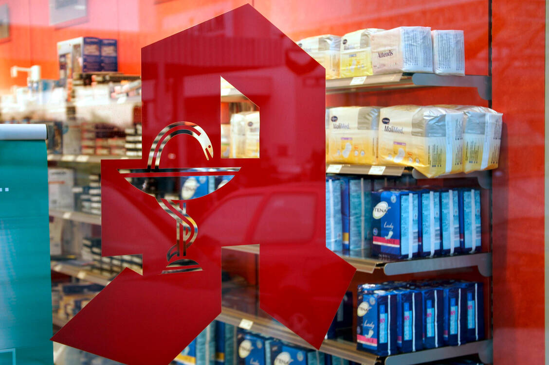 Entweder geimpft, genesen oder getestet: Auch für Mitarbeiter in Apotheken gilt ab kommender Woche die 3G-Regel. / Foto: Imago/Ralph Peters