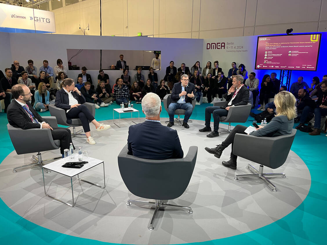 Was kann bei der EPA besser laufen als beim E-Rezept? Darüber wurde auf der Digitalmesse DMEA in Berlin diskutiert, / Foto: PZ