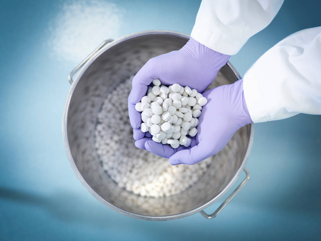 Antibiotika – mancherorts werden sie falsch und zu häufig eingesetzt, an anderen Stellen fehlen sie gänzlich. / Foto: Getty Images/Monty Rakusen