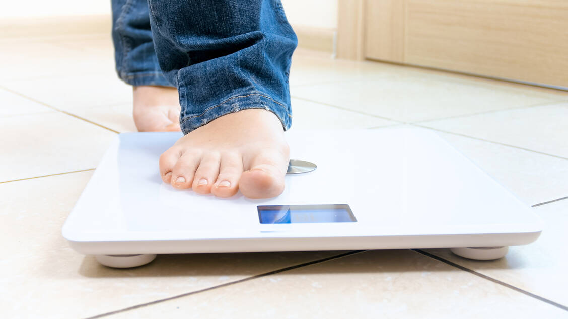 Das Gewicht zu halten, fällt Menschen nach einer Abnehmkur meist schwerer als die Gewichtsreduktion selbst. Metformin könnte sich hier positiv auswirken. / Foto: Adobe Stock/Кирилл Рыжов