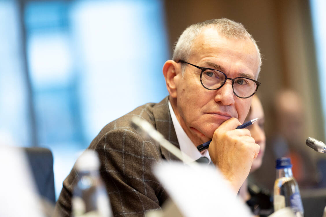 Belgiens Gesundheitsminister Frank Vandenbroucke sprach mit den Abgeordneten im ENVI-Ausschuss über die Ziele der belgischen Ratspräsidentschaft. / Foto: EP/European Union 2024
