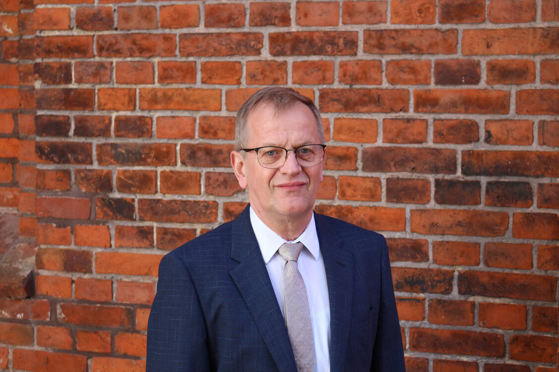 Bislang nur Absagen auf Hilfeersuchen: Der Vorsitzendes des Brandenburger Apothekerverbands, Olaf Behrendt, erwartet jetzt konstruktive Gespräche mit der Politik. / Foto: AVB
