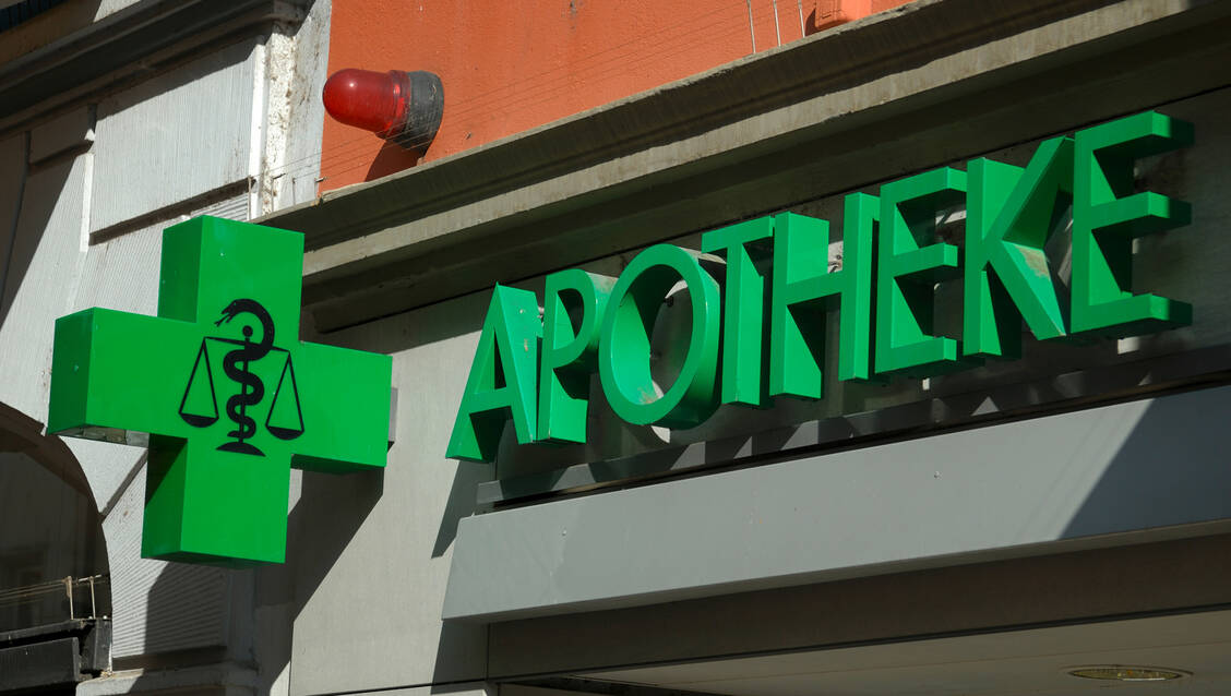 Eine Apotheke in Schaffhausen in der Schweiz.  / © Adobe Stock/Muhammad