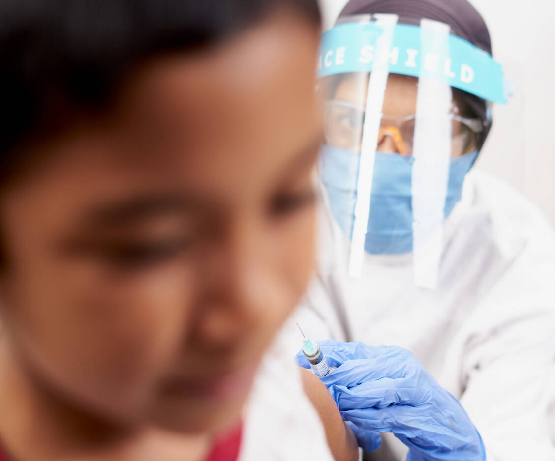 Bis Kinder mit der Covid-19-Impfung an der Reihe sind, wird es wohl noch mindestens einige Monate dauern. / Foto: Getty Images/Heri Mardinal