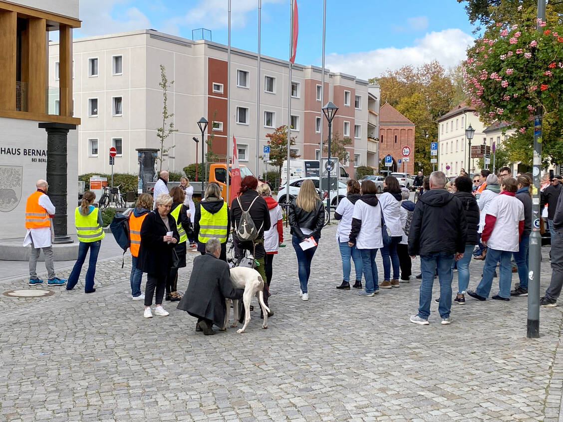 In Bernau bei Berlin fand am heutigen Mittwoch eine Apotheker-Demo statt. / Foto: PZ/Rohrer